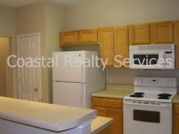 kitchen and breakfast bar