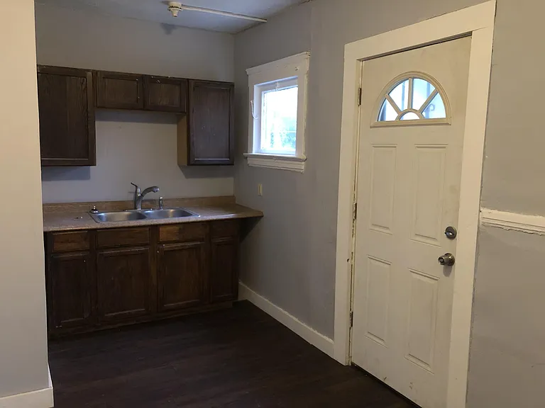 1772 Urbana Rd — Photo 9