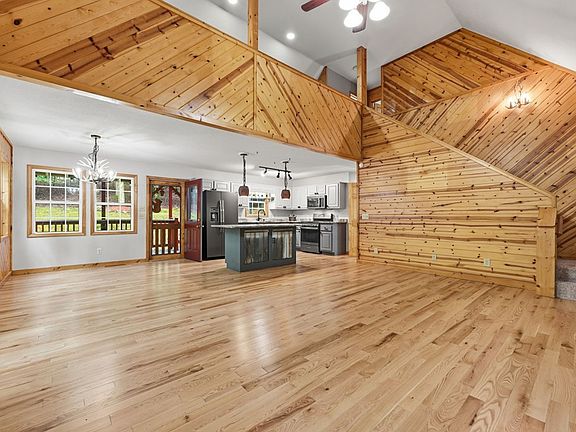 5th image of 208 Saddle Ridge Dr