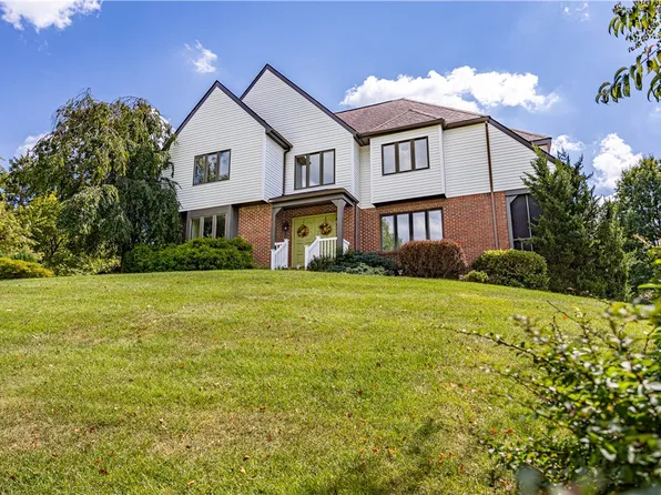 50 Indian Fields Trl, New Kensington, PA 15068