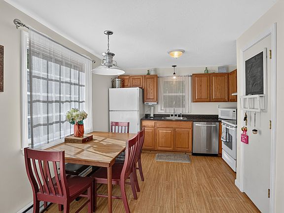 4th image of 31 Beacon Avenue