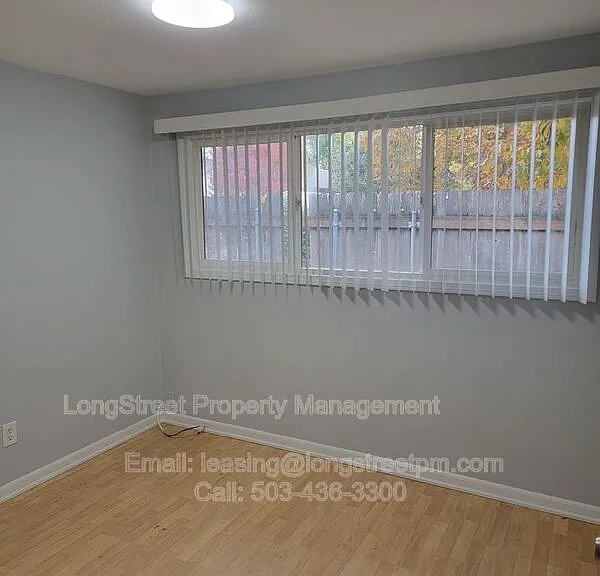 350 SE Lilly Ave #4 — Photo 7