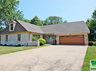 917 Angier Dr, Storm Lake, IA 50588
