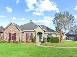 17482 Simone Dr, Prairieville, LA 70769
