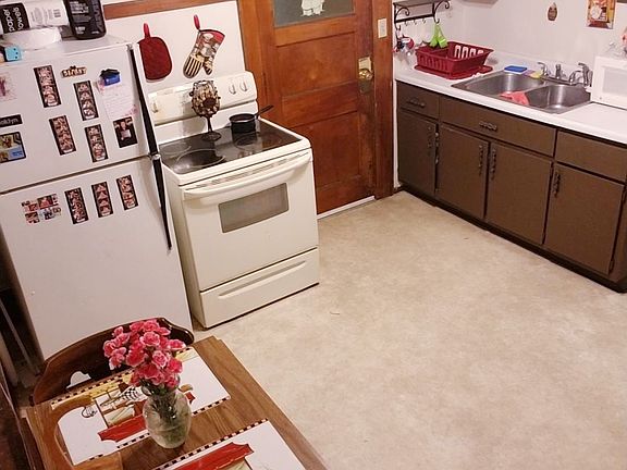 Lower kitchen
