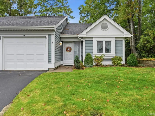 14 Flanders Court, Ridge, NY 11961
