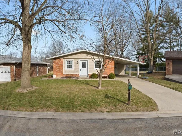 35 Cardinal Ln, Highland, IL 62249