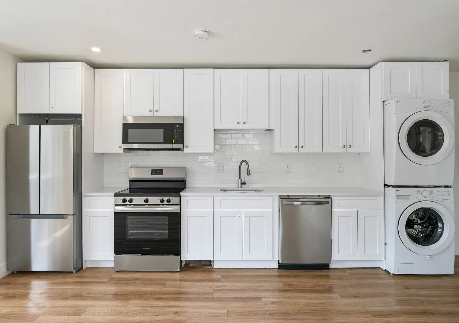 Fully Renovated 4BR on The Hill Walk to CU & Pet Friendly — Photo 3