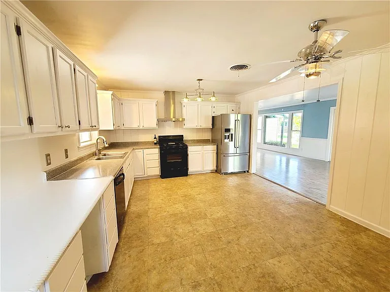 5710 Hinman Dr — Photo 12