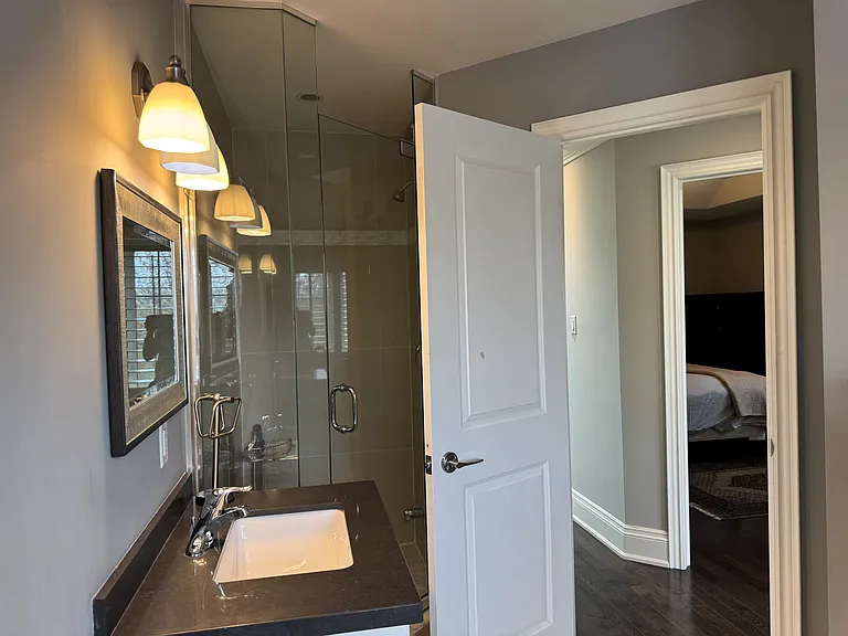18B Algoma St — Photo 37