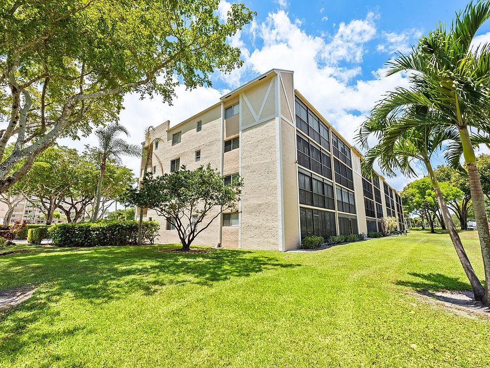 1st image of 7267 Huntington Lane #306