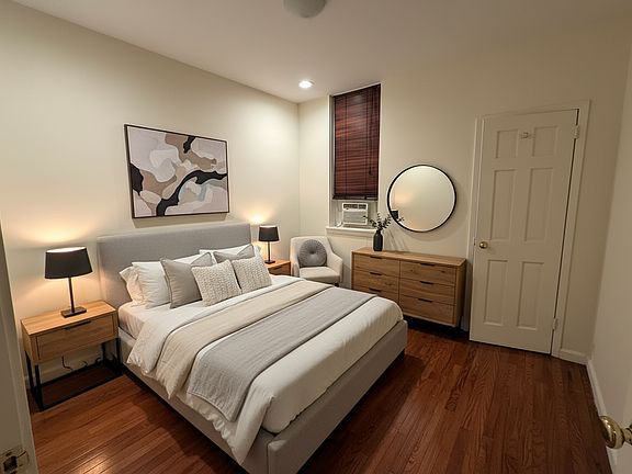 3rd image of 336 E 61st St #10