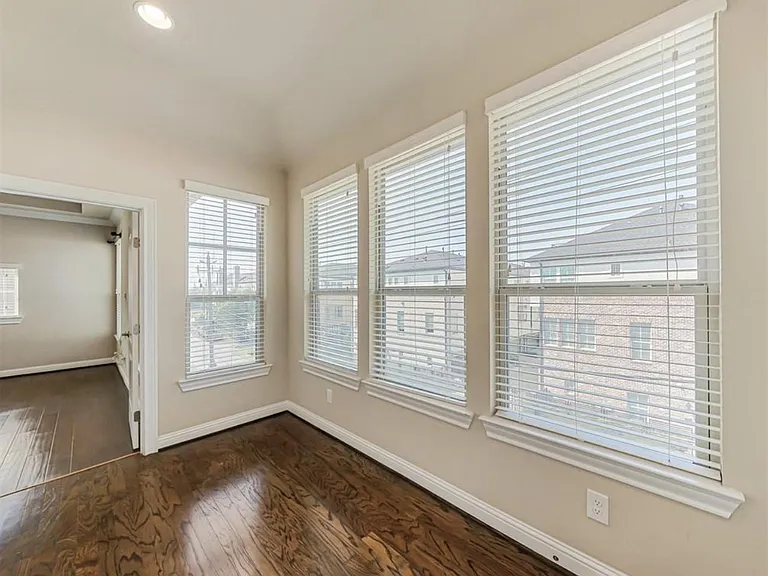 6005A Kansas St — Photo 29