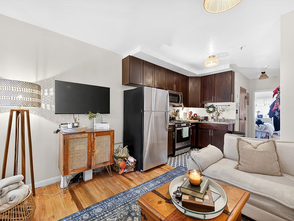 1st image of 606 Jefferson St #1RR