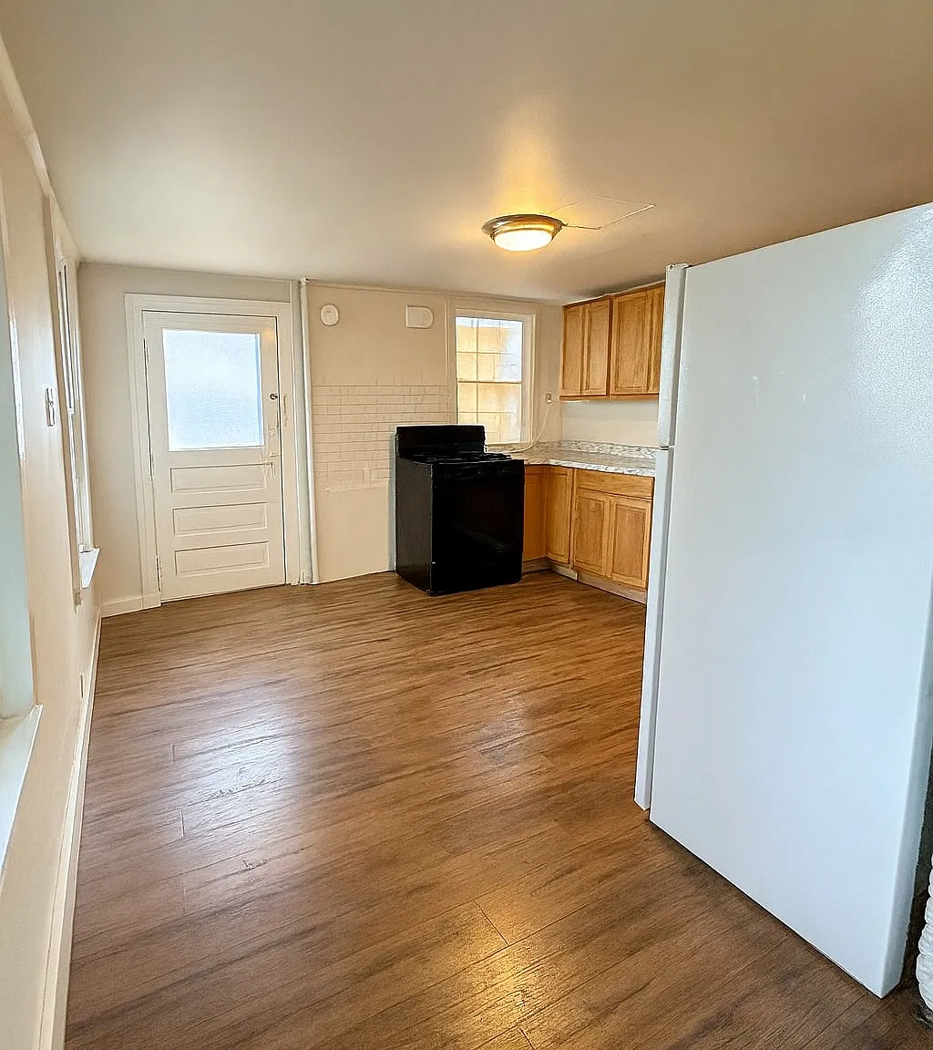 2 bed, 940 sqft, $1,290 — Photo 2