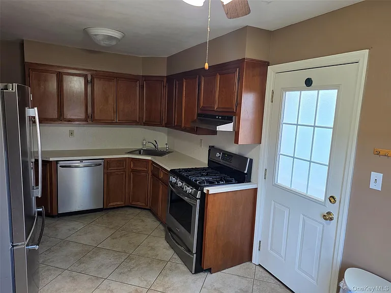 220 Raff Ave — Photo 3