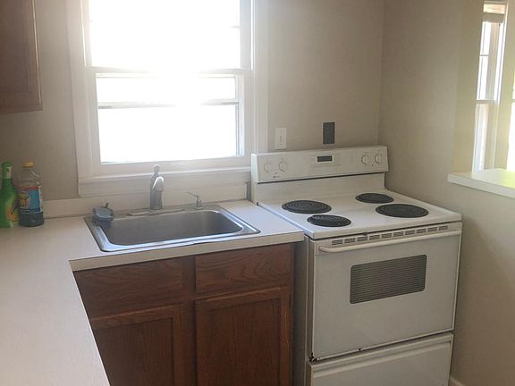 2nd image of 1108 S Wilson Ave