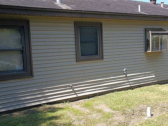 4th image of 5015 Park St