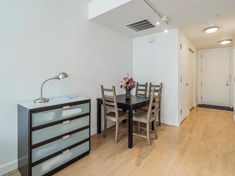 222 Montgomery St #1D — Photo 2