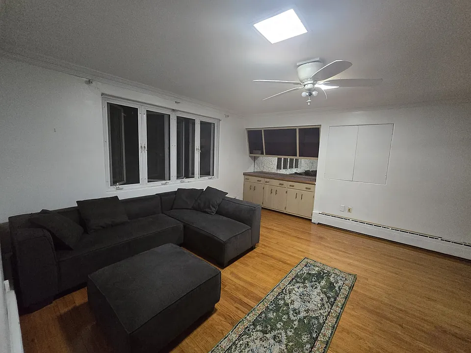 906 N Penn Ct #3B