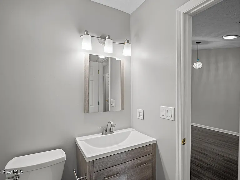 225 John Ct — Photo 10