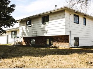 210 3rd Ave SW, Steele, ND 58482