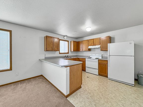 4th image of 211 S Kellogg Ave Unit 1