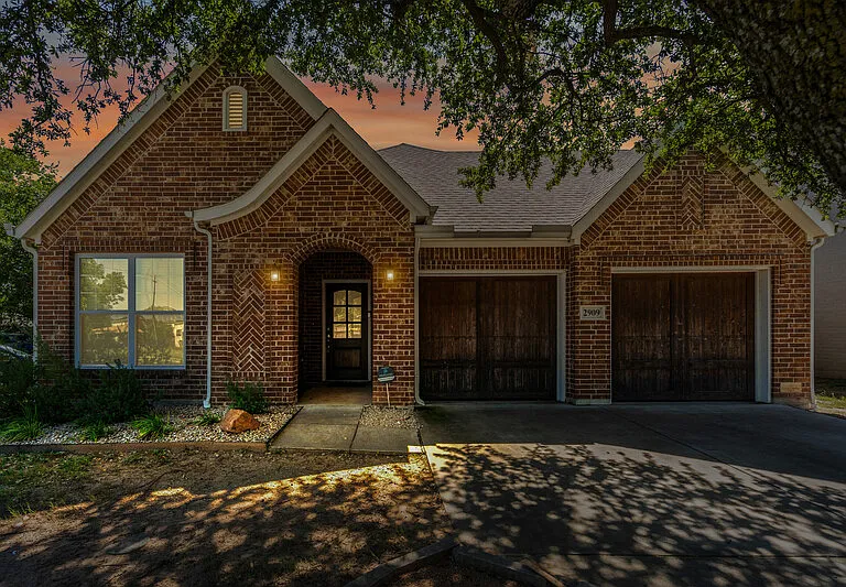 2909 Gordon Ave — Photo 2
