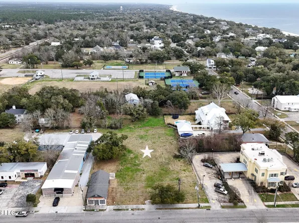 224 Davis Ave, Pass Christian, MS 39571
