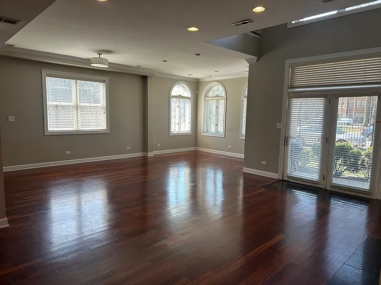 4043 S Drexel Blvd #104 — Photo 2