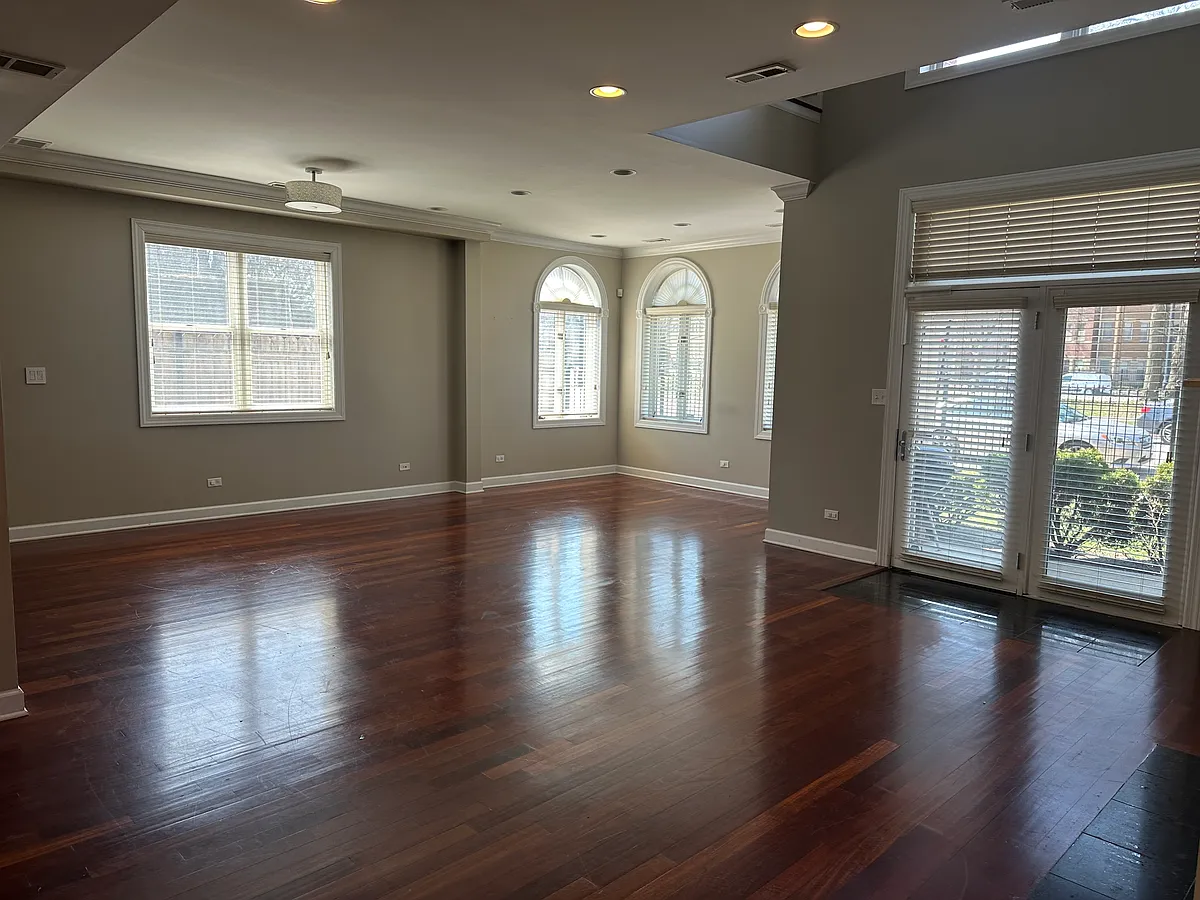 Building Photo - 4043 S Drexel Blvd #104