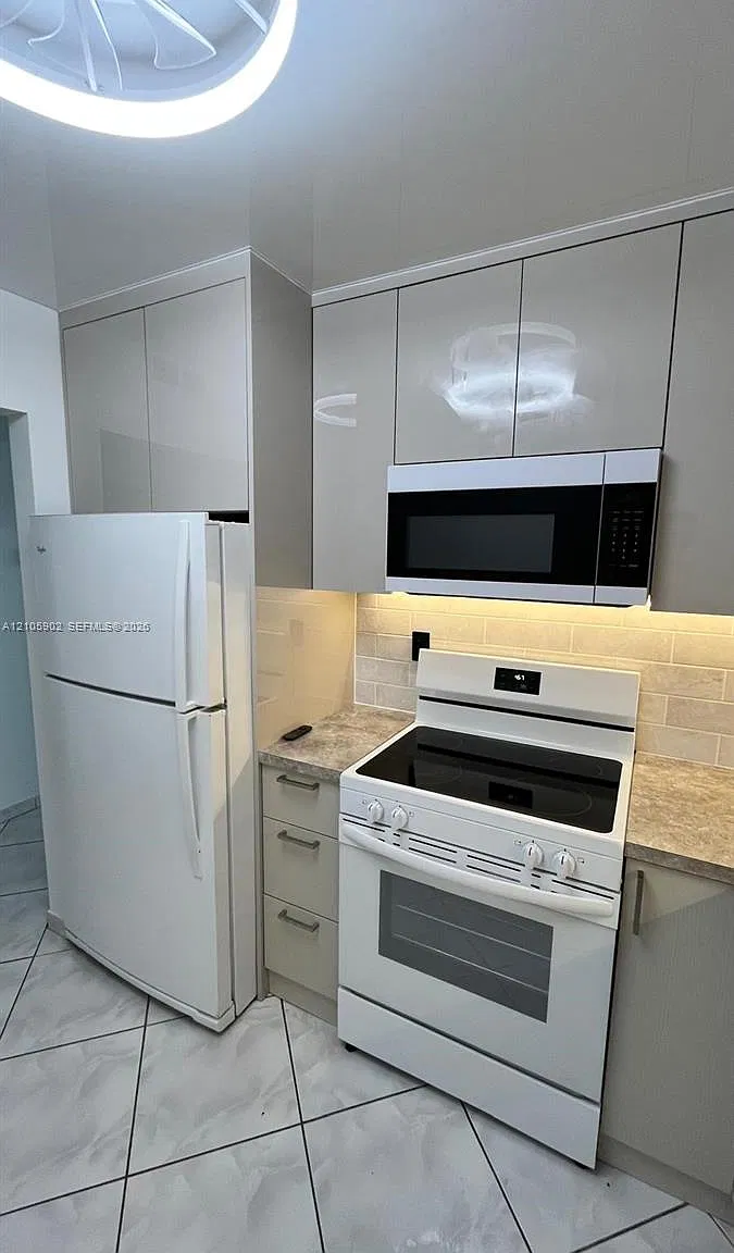 Olympus Condo Phase — Photo 4