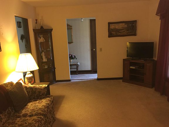 5th image of 1104 S Lincoln Ave