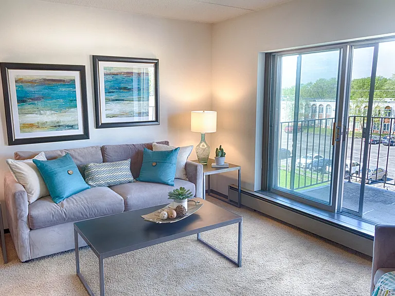 Knollwood Towers East Apartments — Photo 4