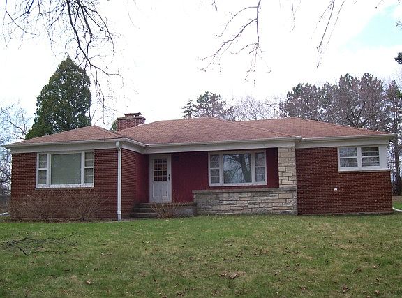 2nd image of 38924 N Main St
