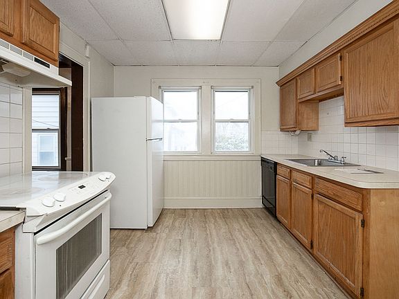 4th image of 4913 E 85th St