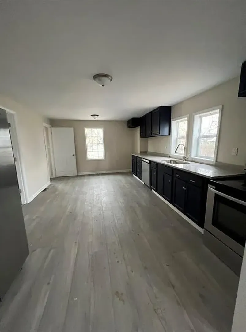 2205 Hendricks St — Photo 3