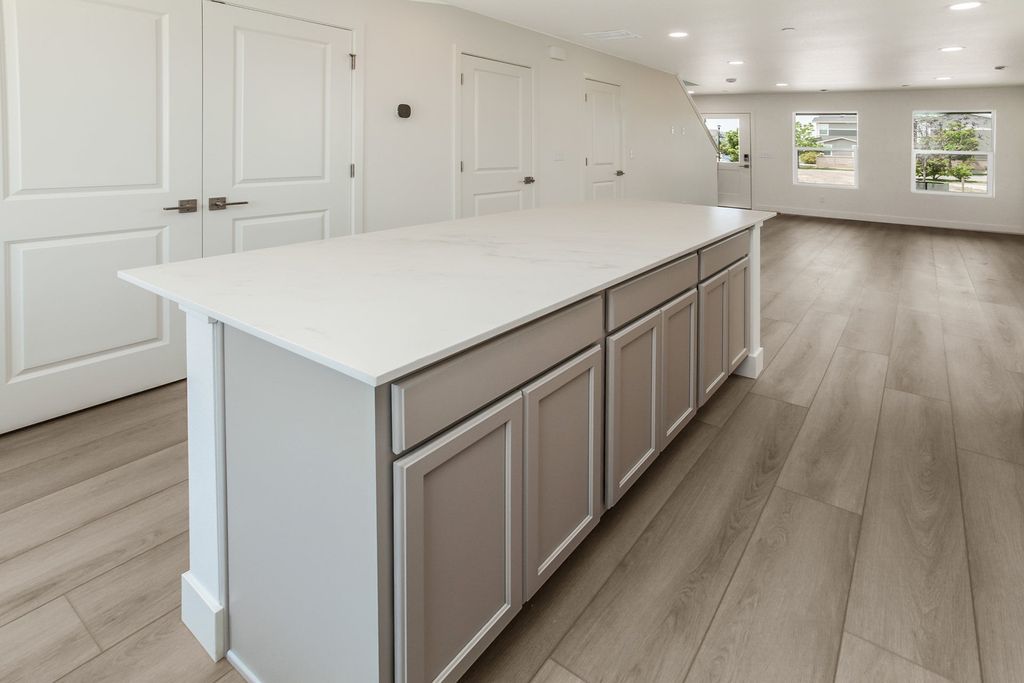 360 N Delozier
