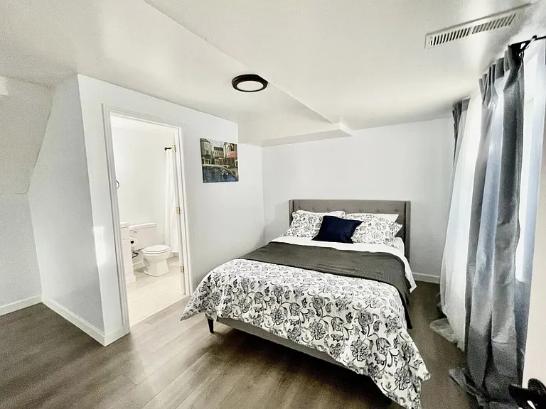 W Premier Ln — Photo 12