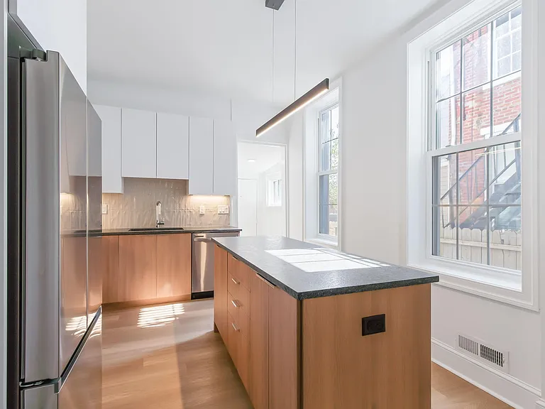 349 N Mulberry St — Photo 11