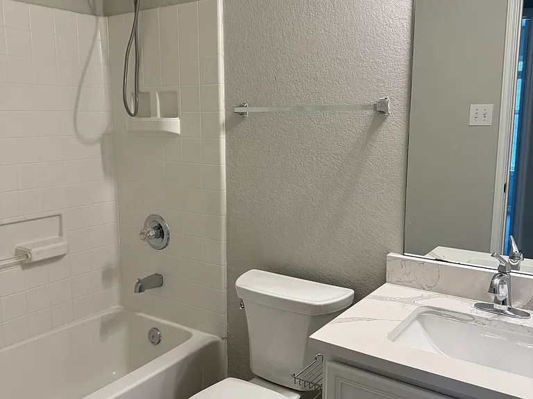 2429 Emerald Ln — Photo 8