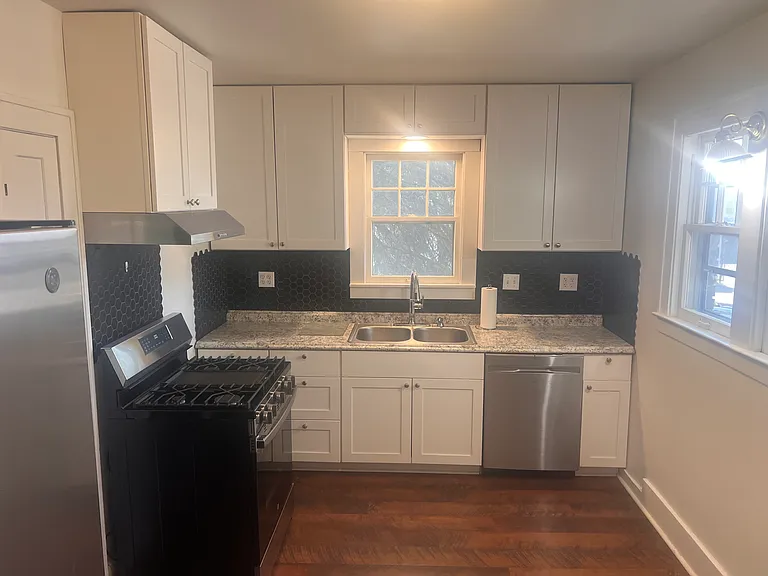 524 S Michigan Ave — Photo 11