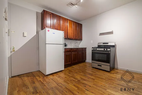 Rented by ERNY LLC | media 9