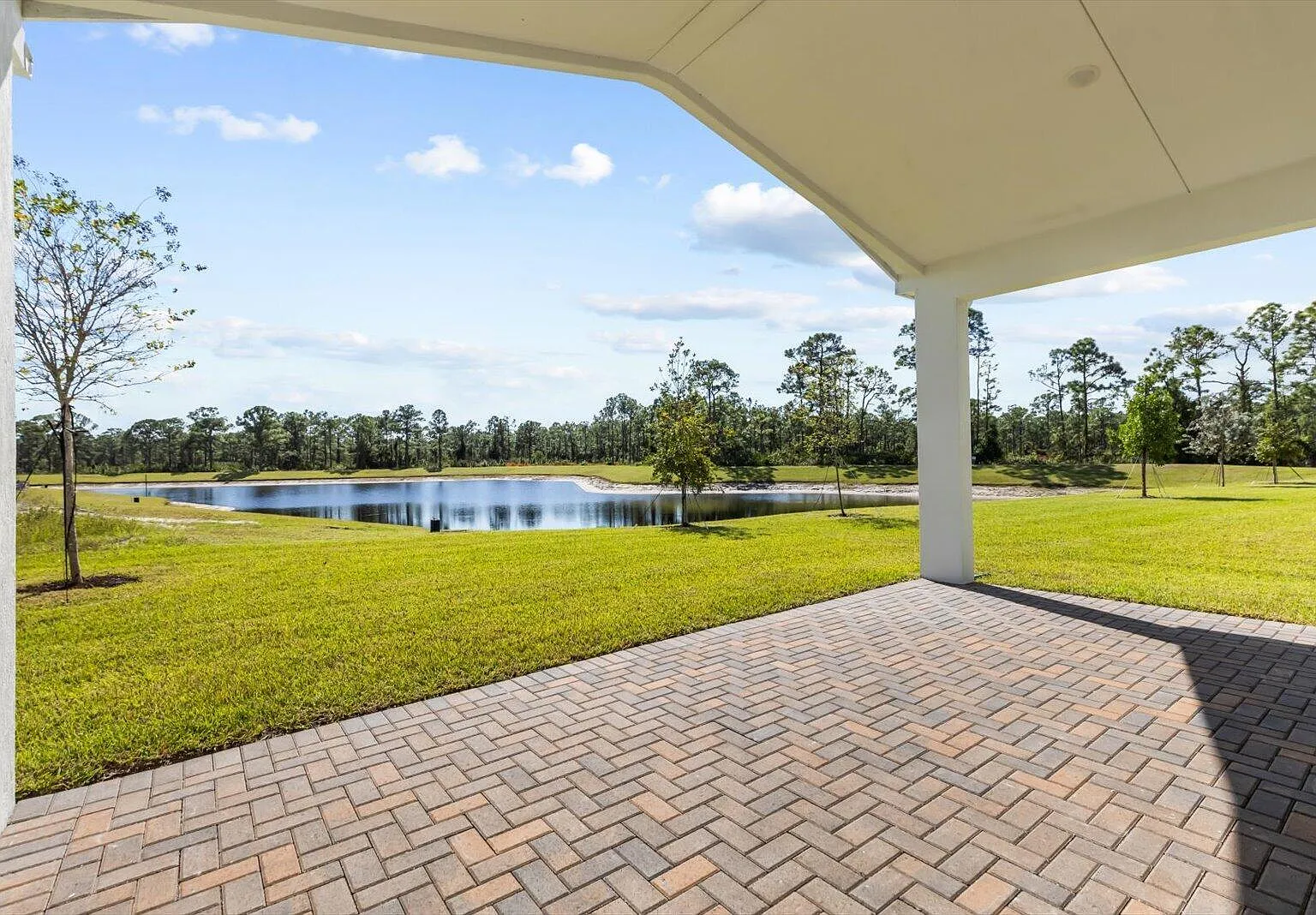 3 bed, 3.5 bath, 3012 sqft, $4,000 — Photo 2