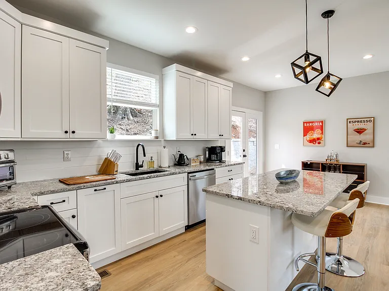 406 Dempsey Ln — Photo 17