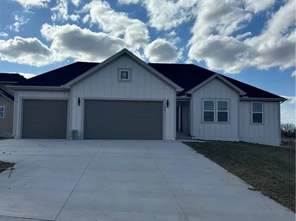 932 168th Ter, Basehor, KS 66007
