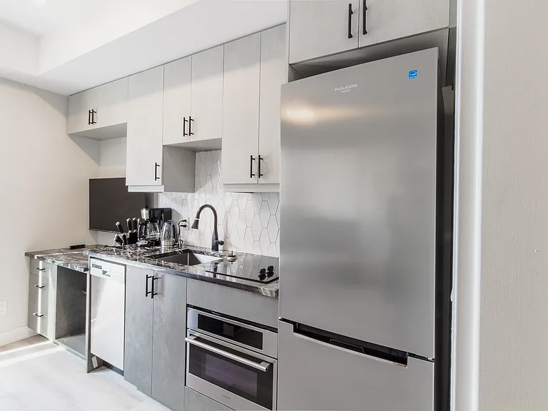 92 Hinton Ave N #618 — Photo 8