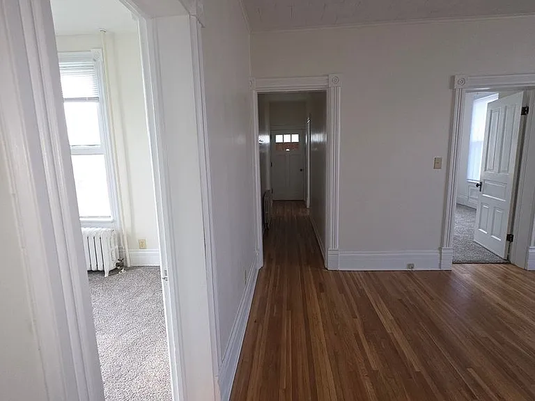 124 E Rose St — Photo 3