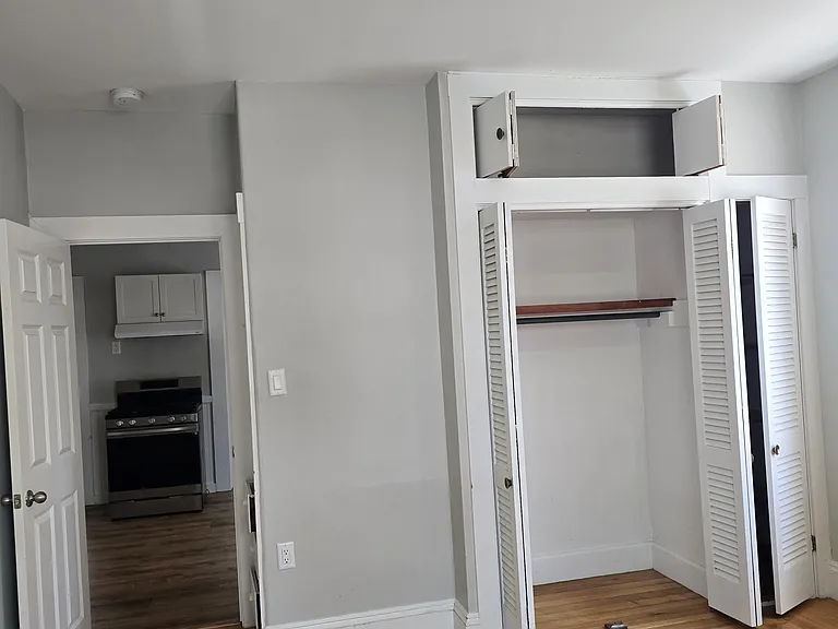 171 Oak St #1 — Photo 7