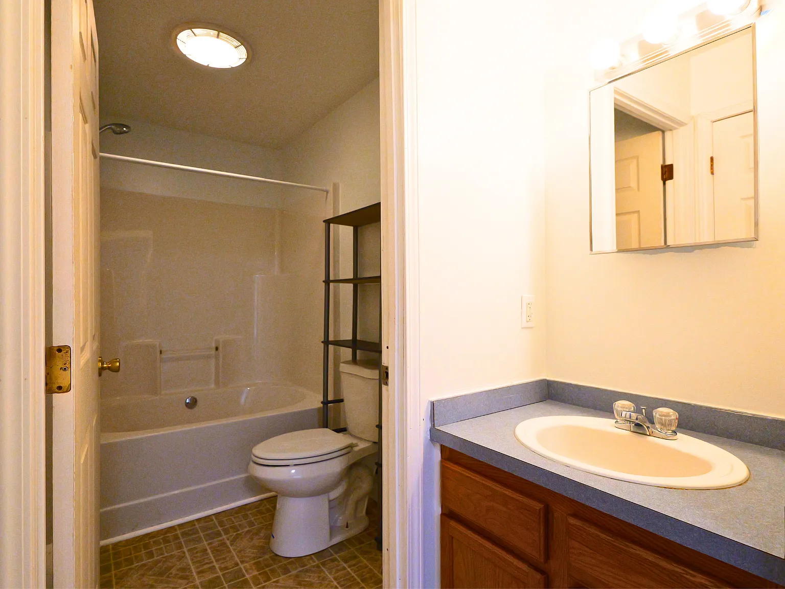 3 bed, 1008 sqft, $3,000 — Photo 4